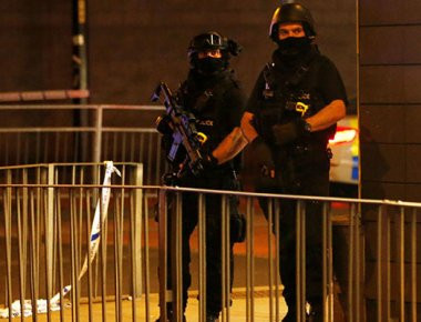 Μάντσεστερ: Αύξηση των μέτρων ασφαλείας - Ένοπλα σώματα στους δρόμους